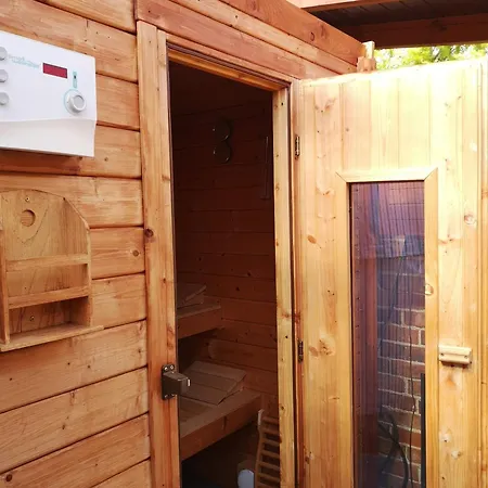 Im Vogelhaus Mit Dachterasse Und Grossem Garten Calau