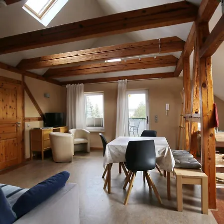 Im Vogelhaus Mit Dachterasse Und Grossem Garten Calau